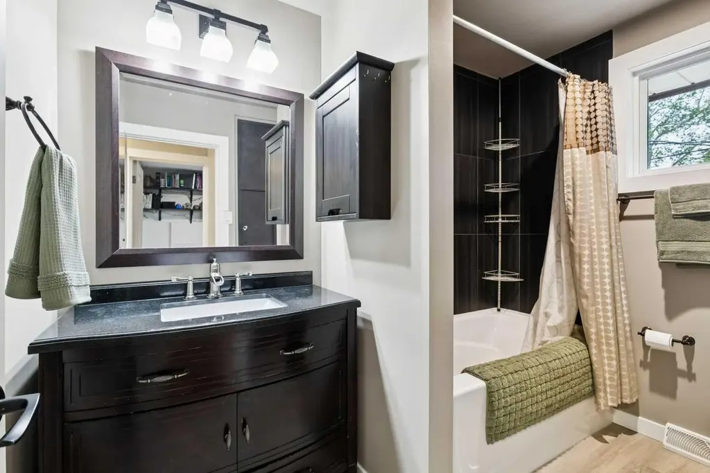 3212 Conrad Drive NW Calgary AB T2L 1B4