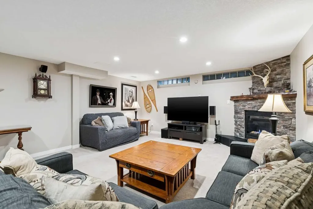 3212 Conrad Drive NW Calgary AB T2L 1B4