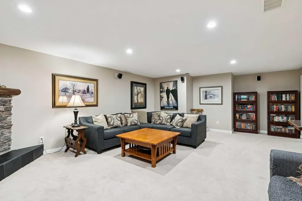 3212 Conrad Drive NW Calgary AB T2L 1B4