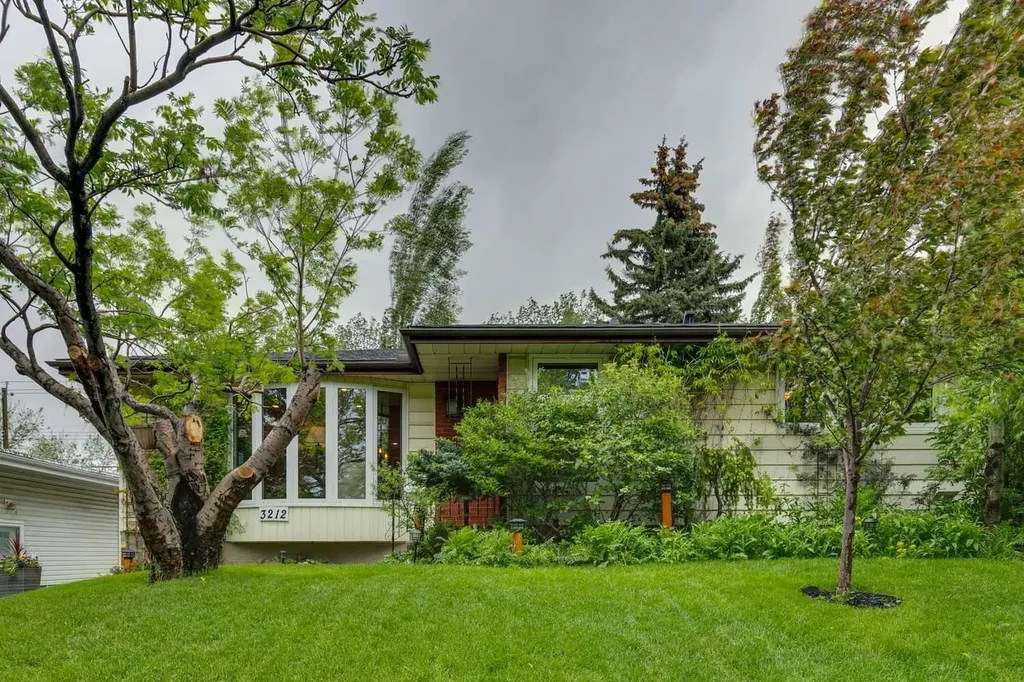 3212 Conrad Drive NW Calgary AB T2L 1B4