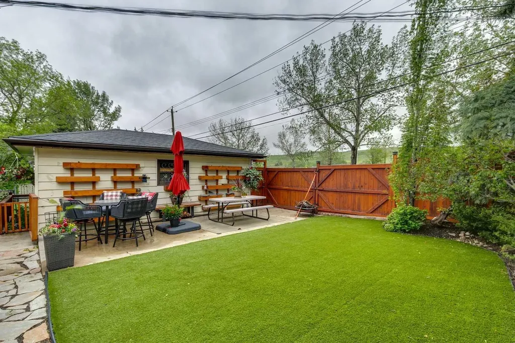 3212 Conrad Drive NW Calgary AB T2L 1B4