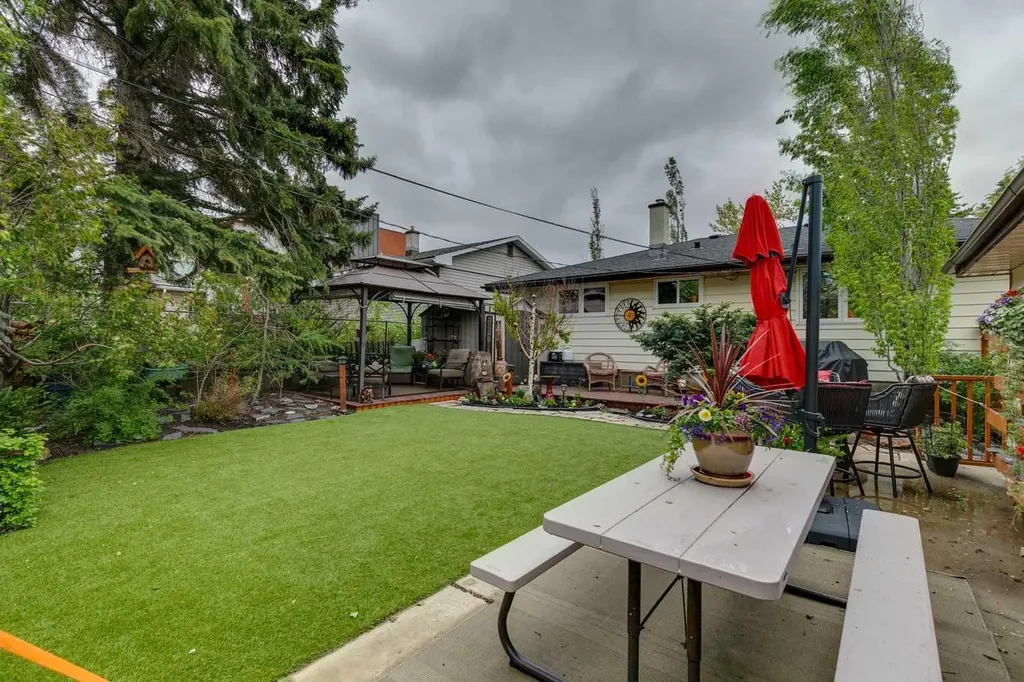 3212 Conrad Drive NW Calgary AB T2L 1B4