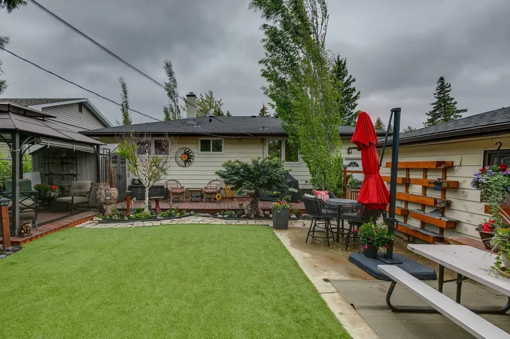3212 Conrad Drive NW Calgary AB T2L 1B4