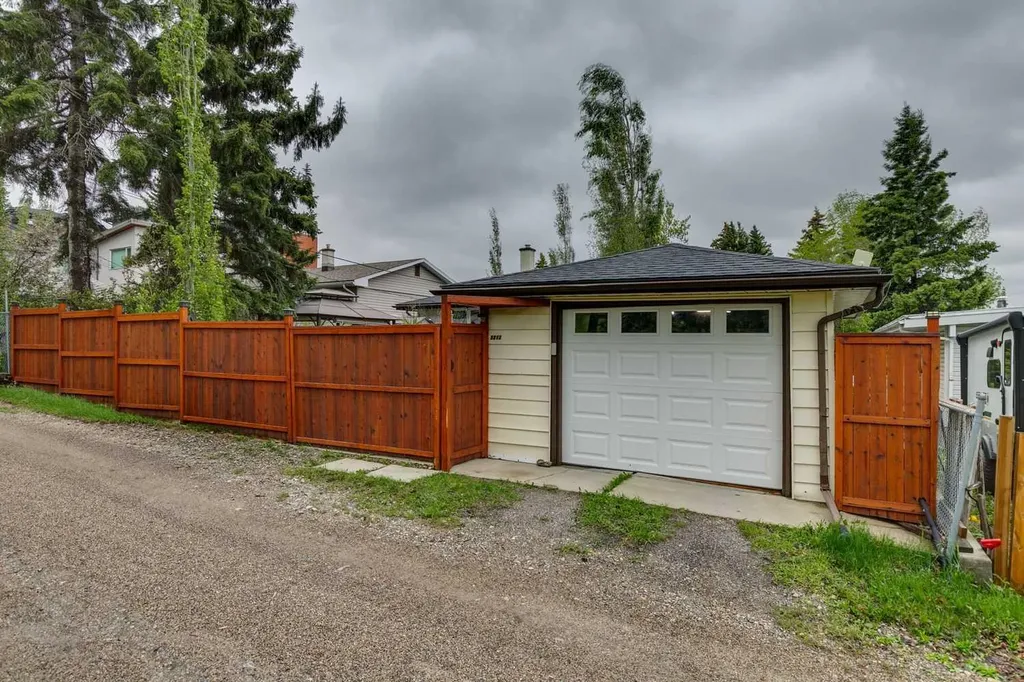 3212 Conrad Drive NW Calgary AB T2L 1B4