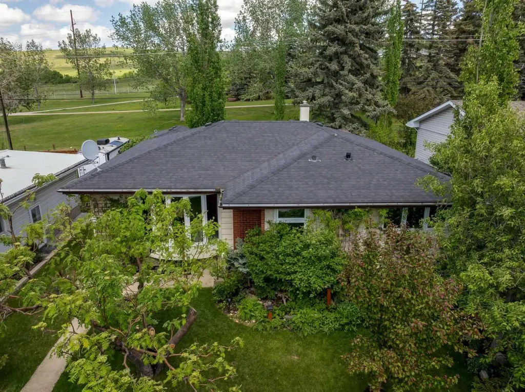 3212 Conrad Drive NW Calgary AB T2L 1B4