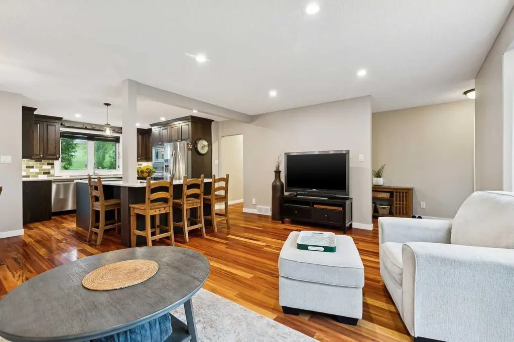 3212 Conrad Drive NW Calgary AB T2L 1B4
