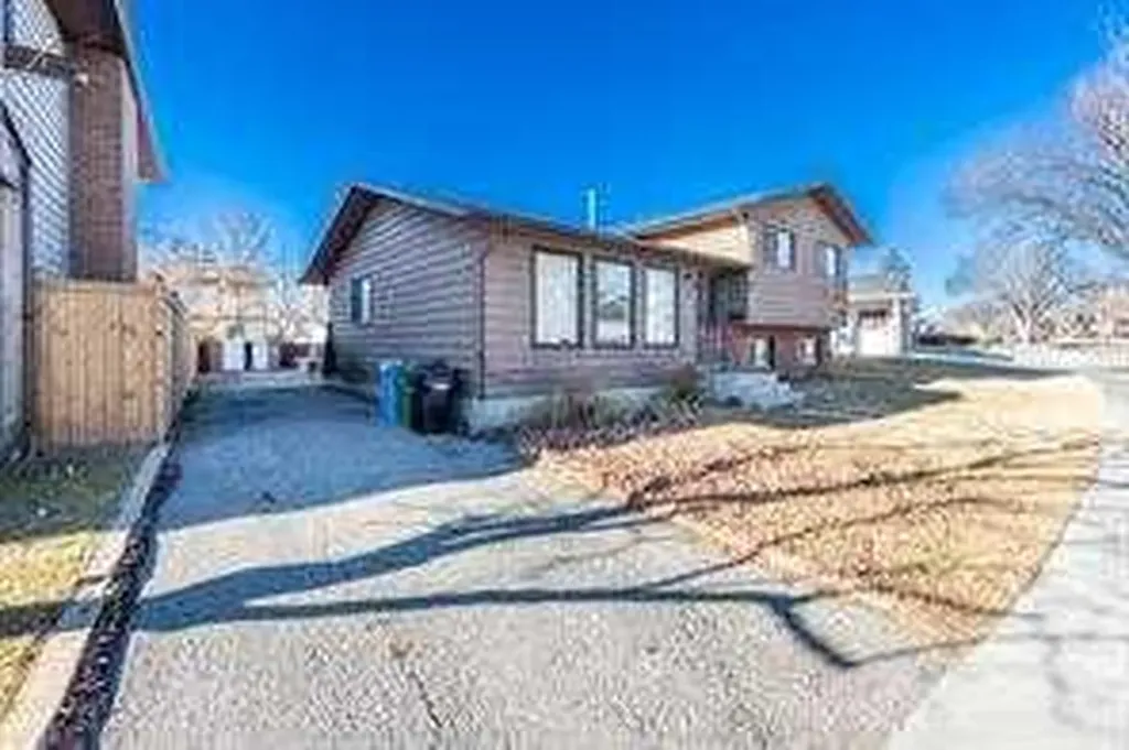 304 Whitefield Drive NE Calgary AB T1Y5J3