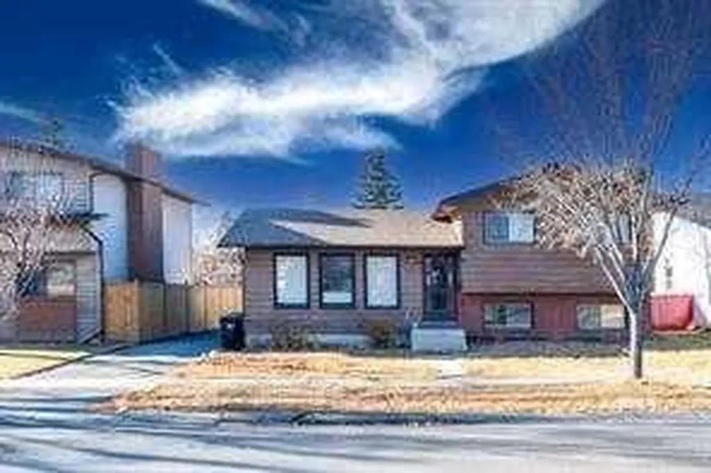 304 Whitefield Drive NE Calgary AB T1Y5J3