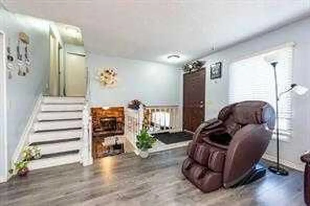 304 Whitefield Drive NE Calgary AB T1Y5J3