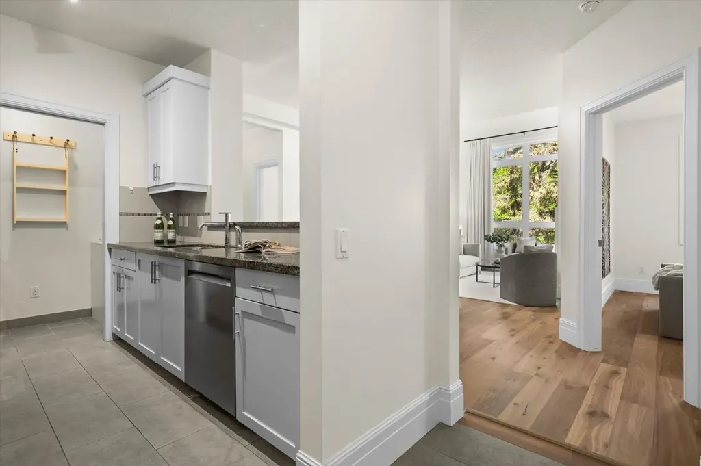 518 33 Street NW Calgary AB T2N 2W4
