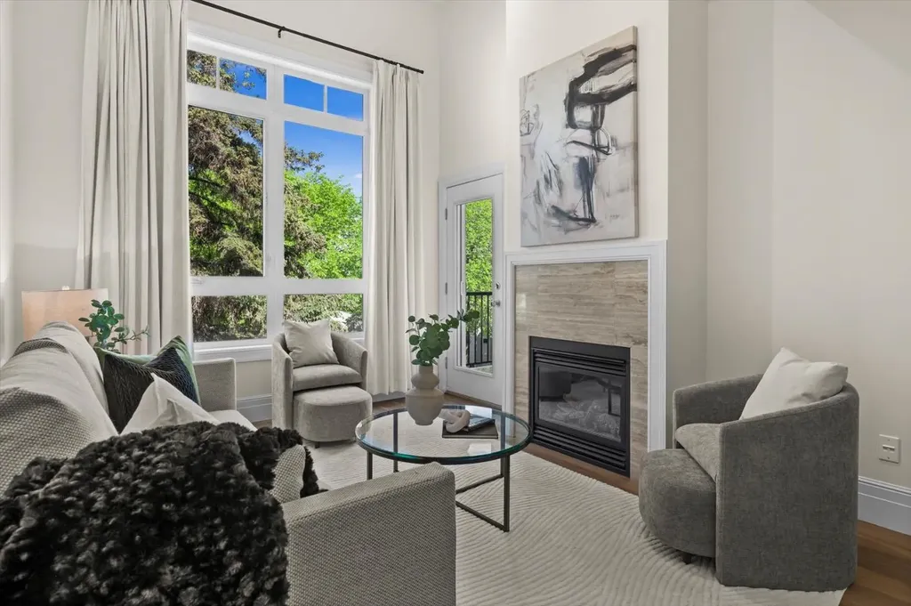 518 33 Street NW Calgary AB T2N 2W4