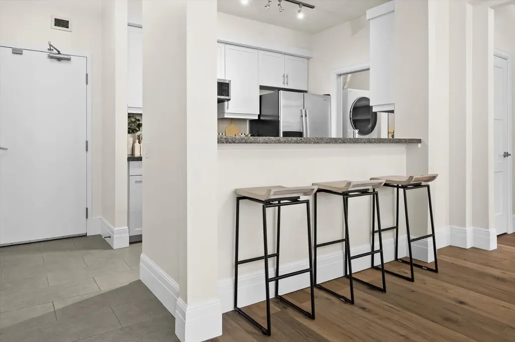 518 33 Street NW Calgary AB T2N 2W4