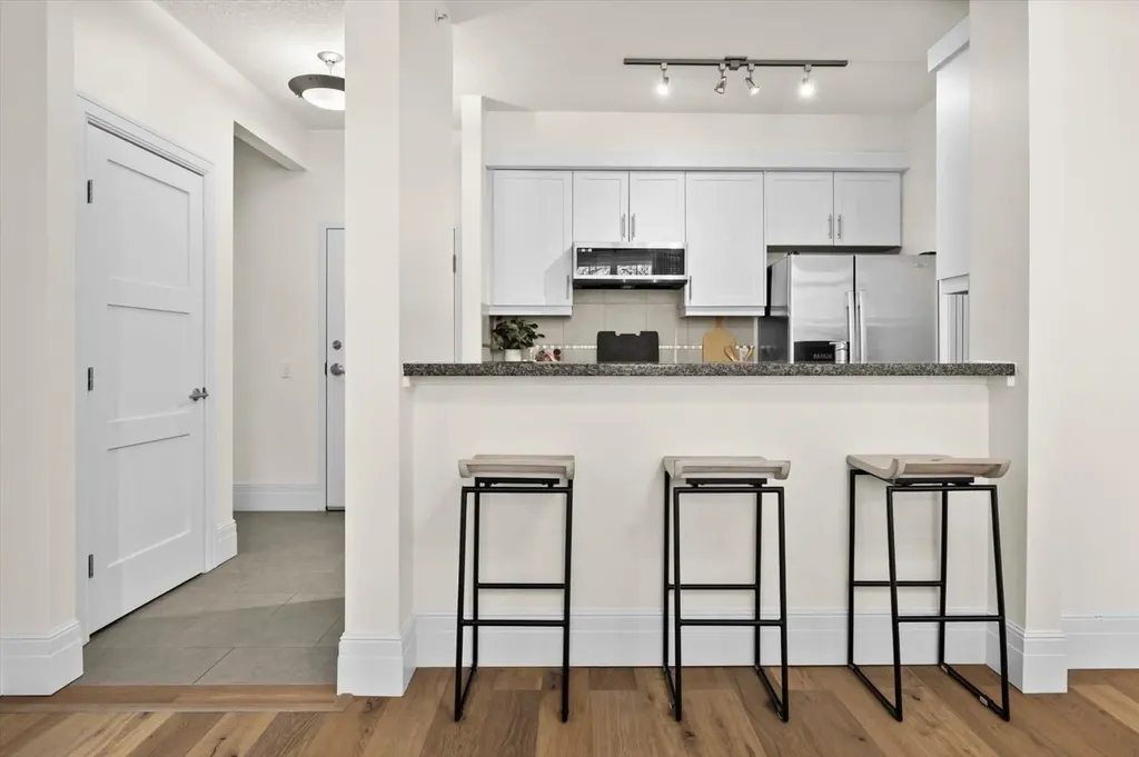 518 33 Street NW Calgary AB T2N 2W4