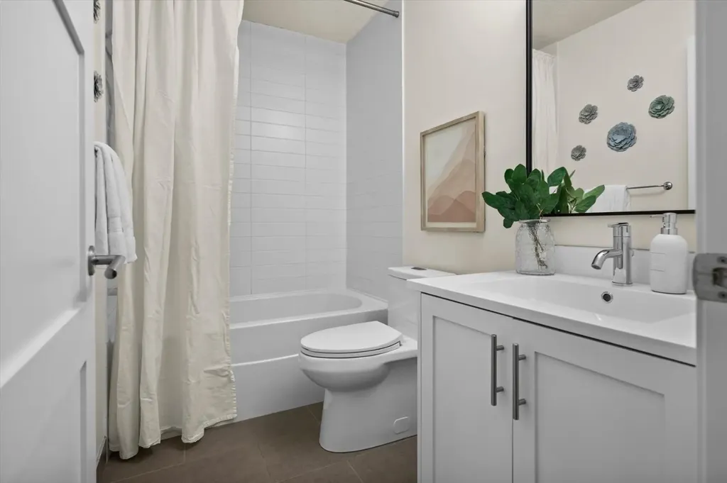 518 33 Street NW Calgary AB T2N 2W4