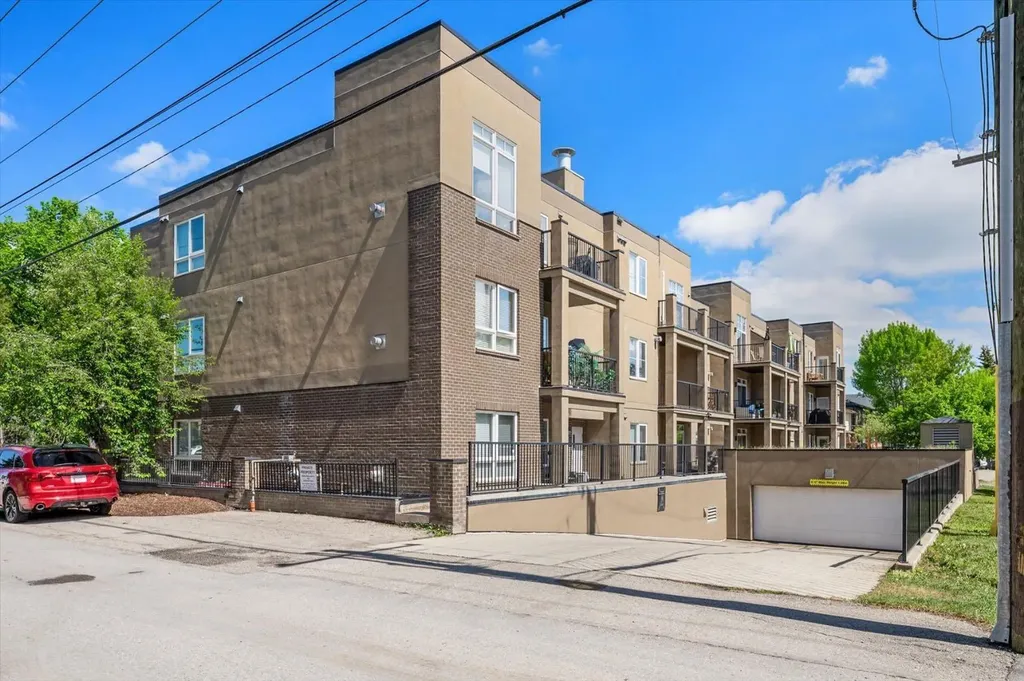 518 33 Street NW Calgary AB T2N 2W4