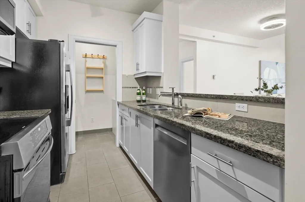 518 33 Street NW Calgary AB T2N 2W4