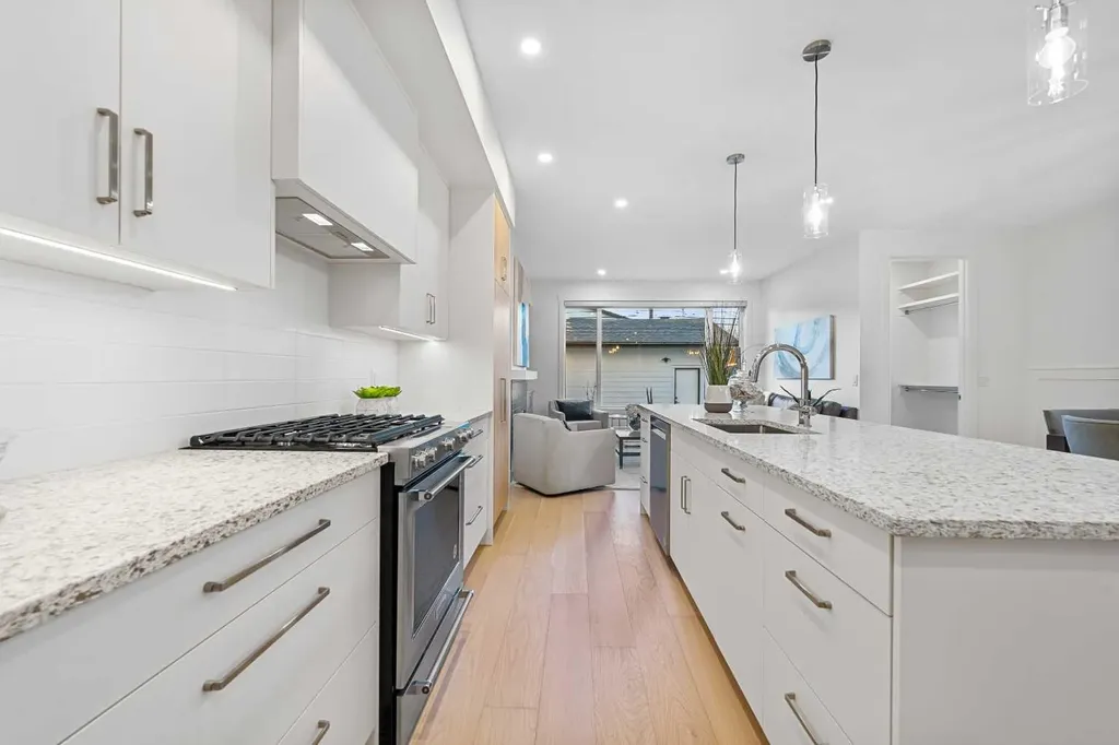1417 41 Street SW Calgary AB T3C 1X7