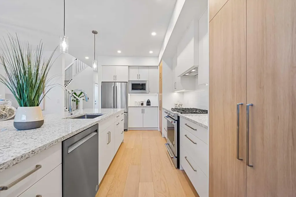 1417 41 Street SW Calgary AB T3C 1X7
