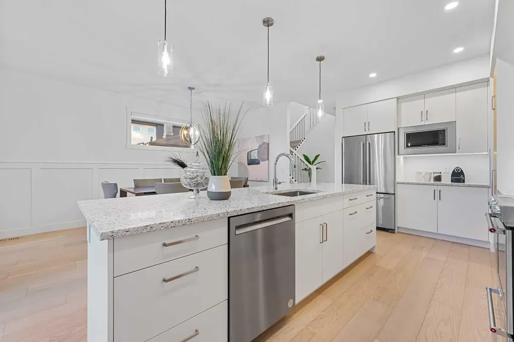 1417 41 Street SW Calgary AB T3C 1X7
