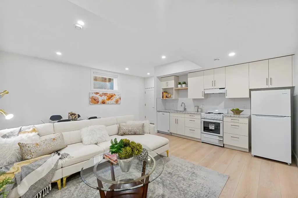 1417 41 Street SW Calgary AB T3C 1X7