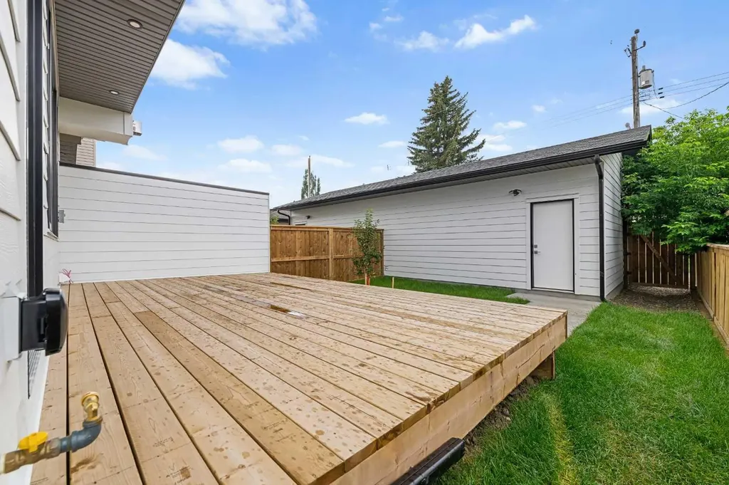 1417 41 Street SW Calgary AB T3C 1X7