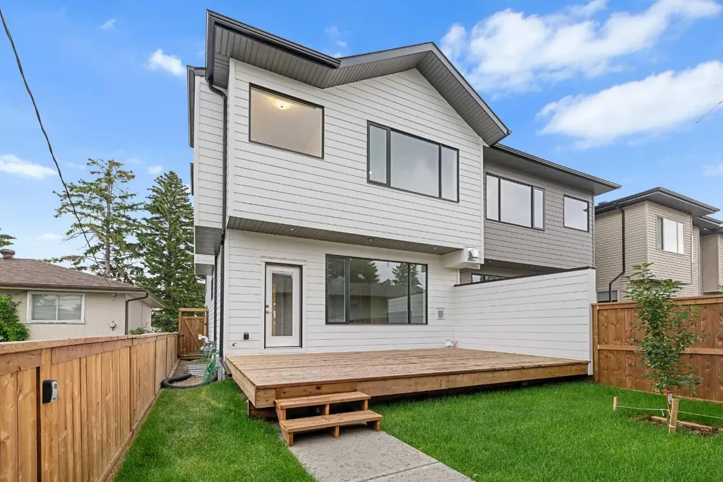 1417 41 Street SW Calgary AB T3C 1X7