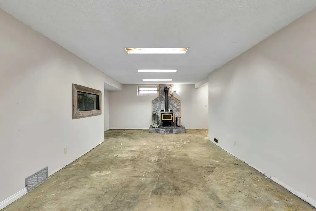 244 Travis Place NE Calgary AB T2K 3W4