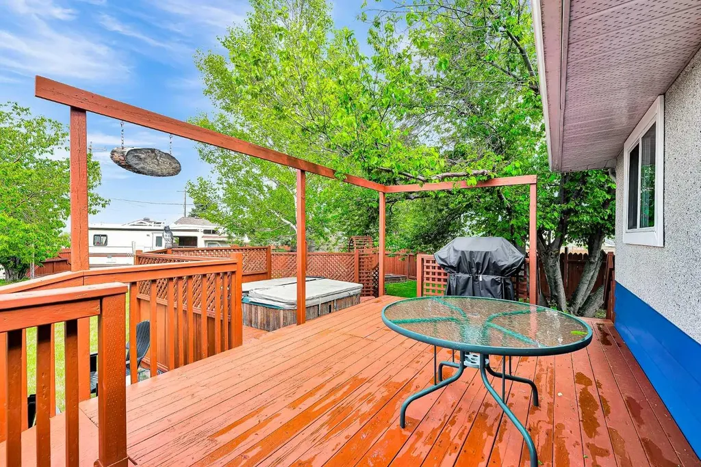 244 Travis Place NE Calgary AB T2K 3W4