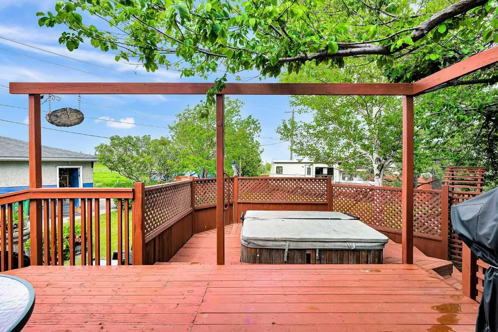 244 Travis Place NE Calgary AB T2K 3W4