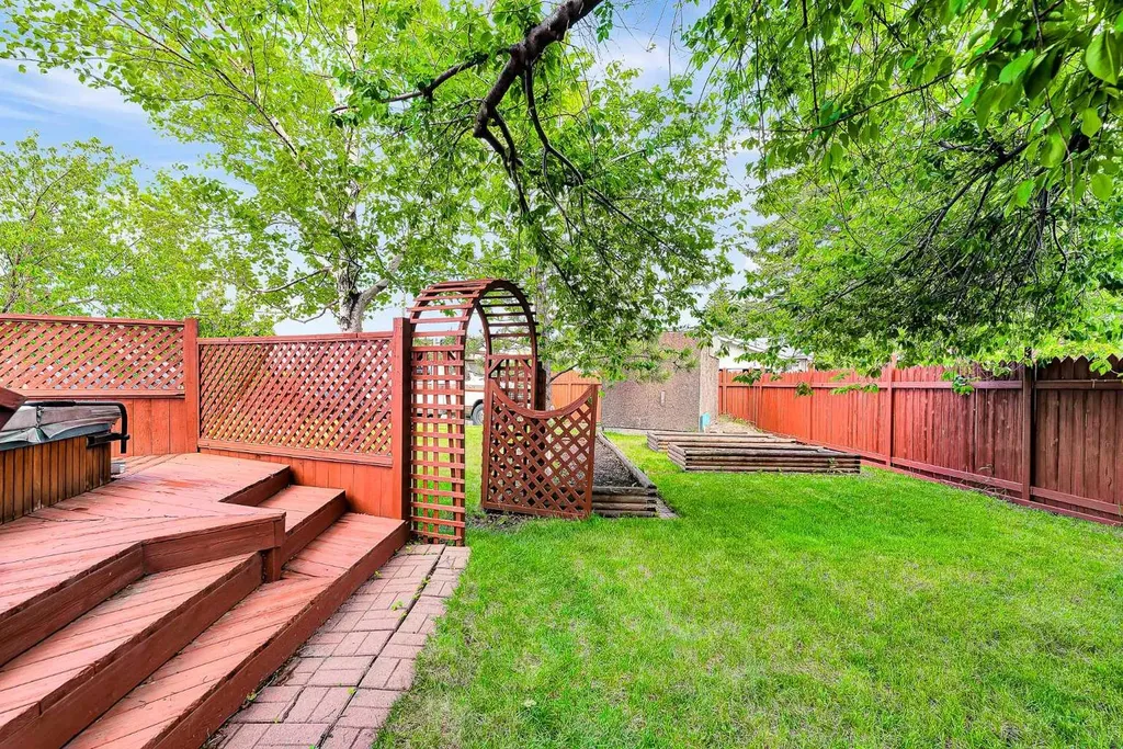 244 Travis Place NE Calgary AB T2K 3W4