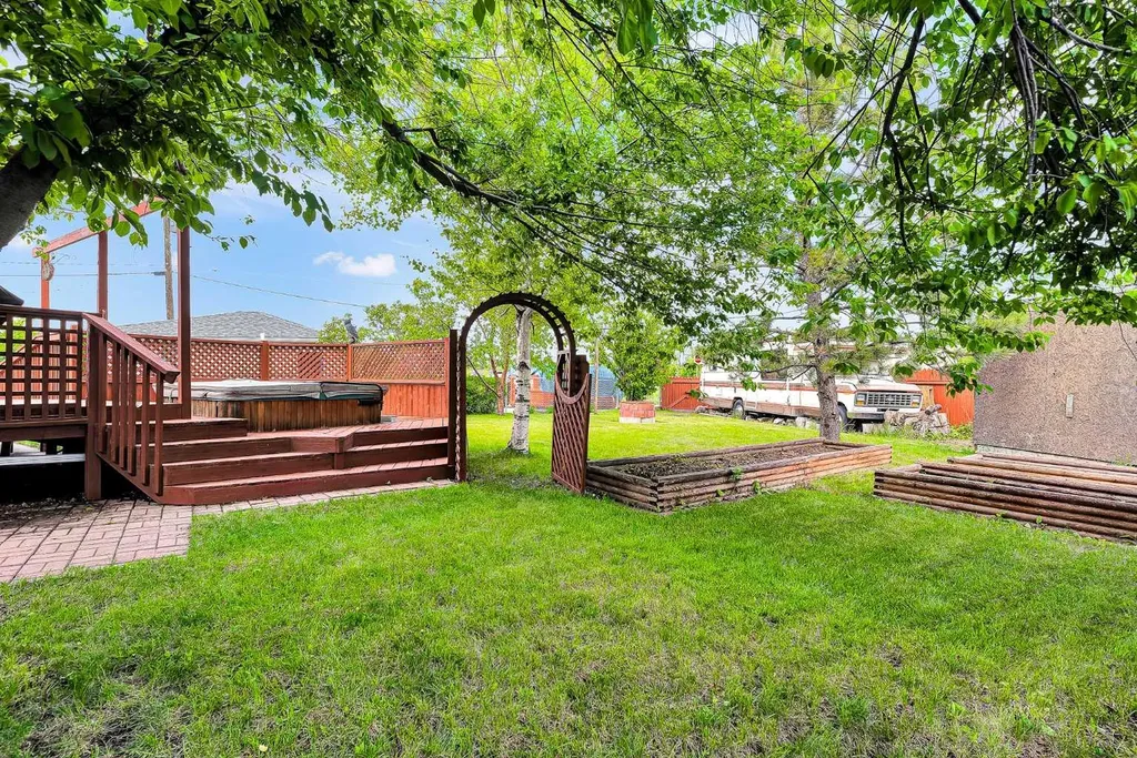 244 Travis Place NE Calgary AB T2K 3W4