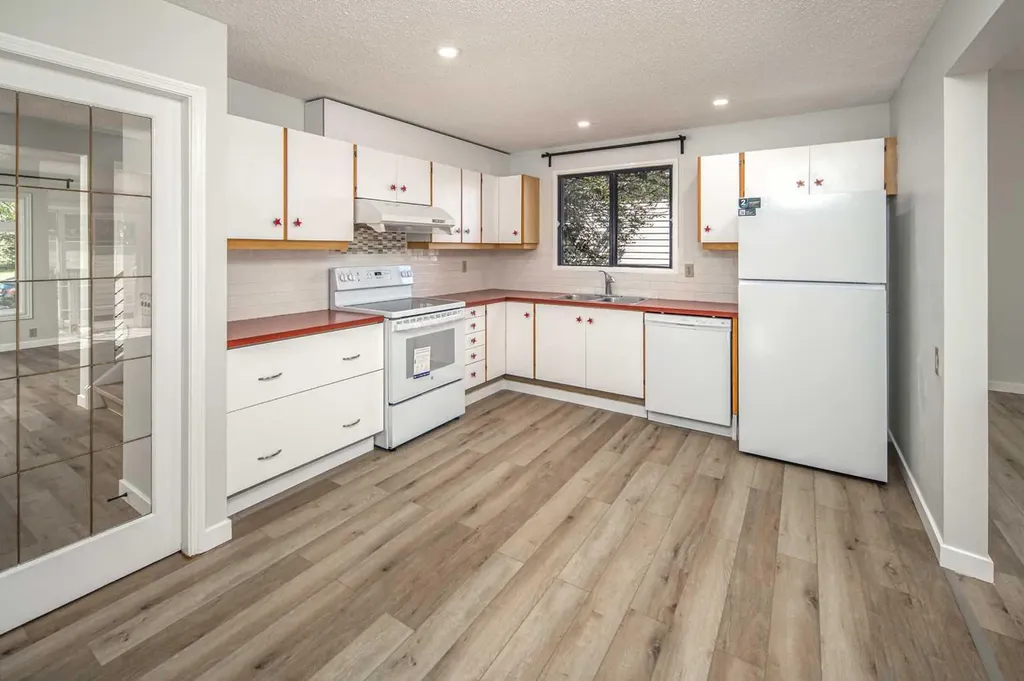 200 Edgedale Way NW Calgary AB T3A 2P9