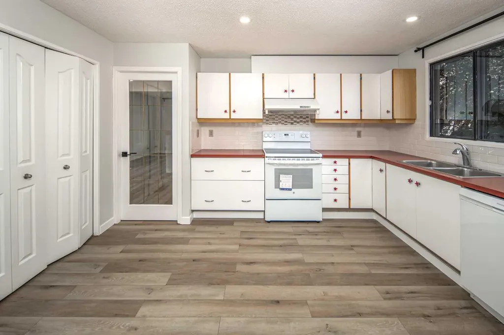 200 Edgedale Way NW Calgary AB T3A 2P9