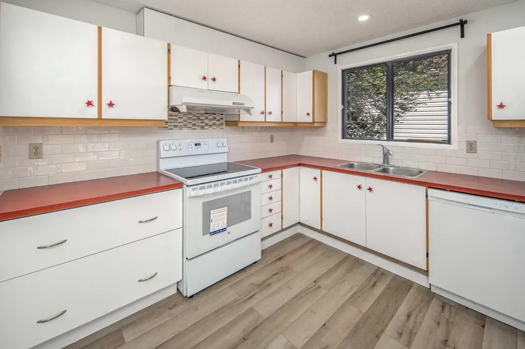 200 Edgedale Way NW Calgary AB T3A 2P9