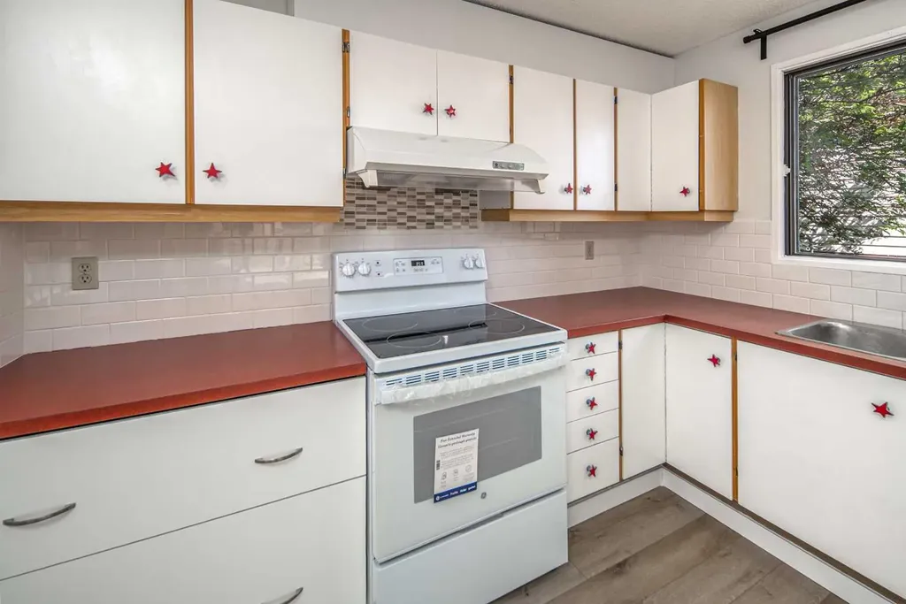 200 Edgedale Way NW Calgary AB T3A 2P9