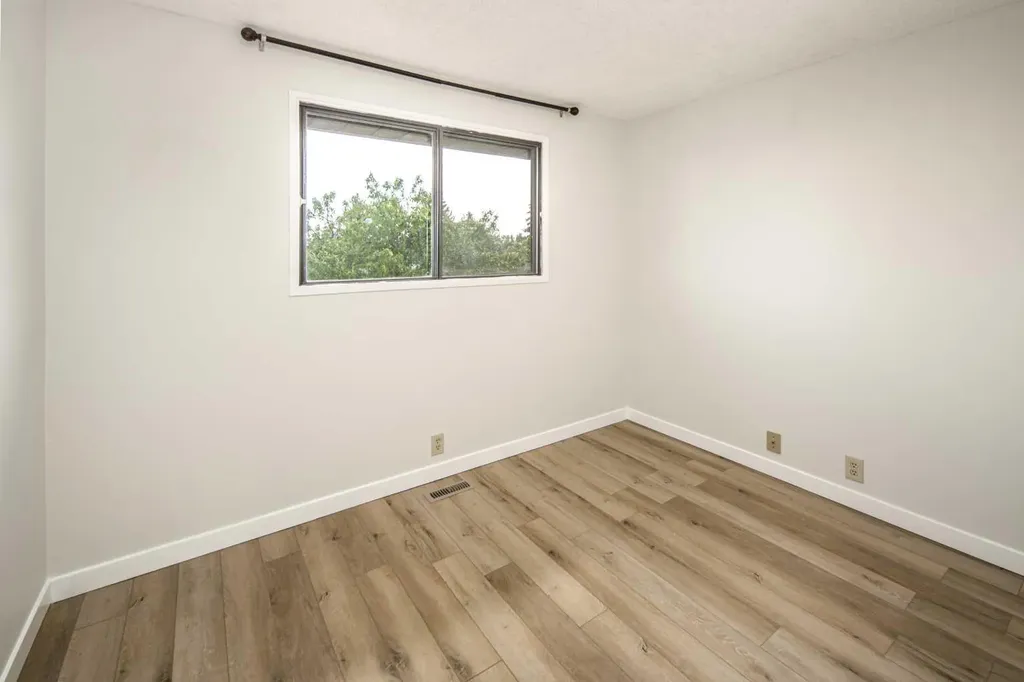 200 Edgedale Way NW Calgary AB T3A 2P9