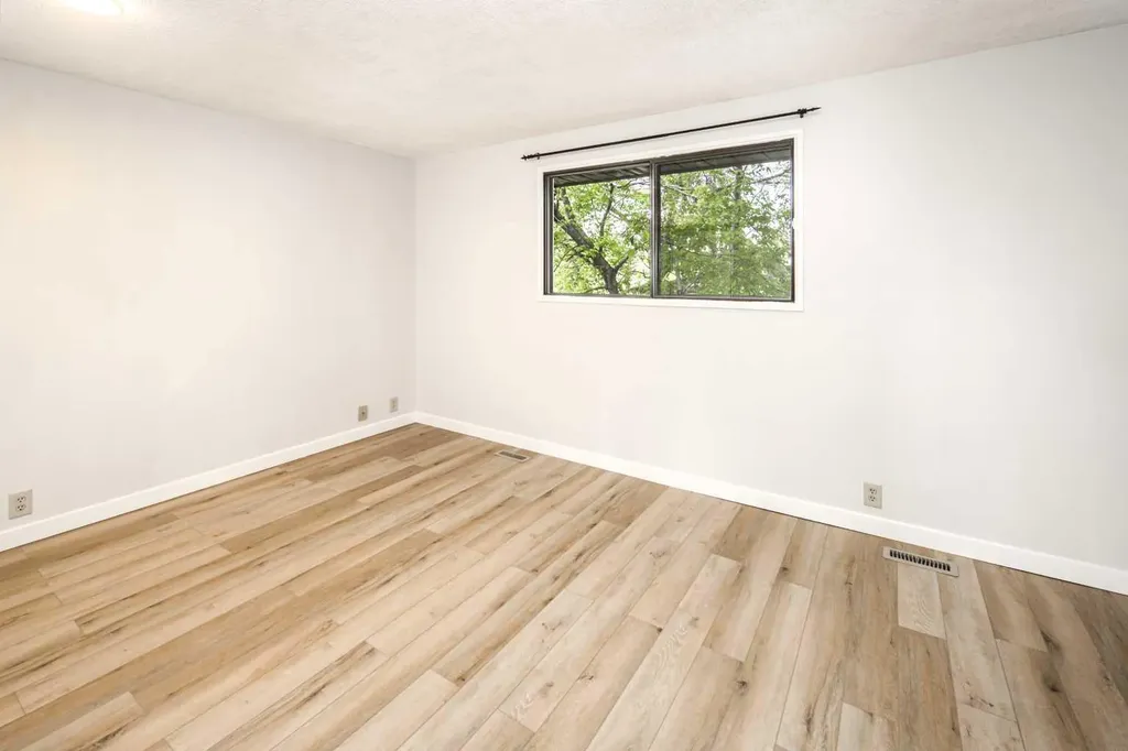 200 Edgedale Way NW Calgary AB T3A 2P9