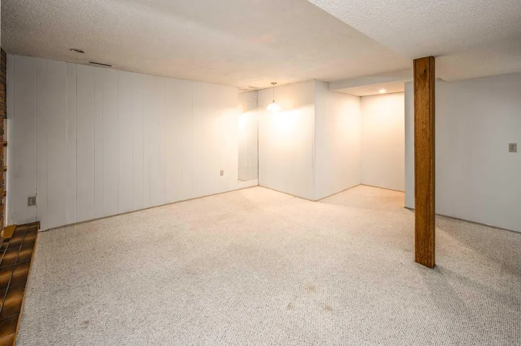 200 Edgedale Way NW Calgary AB T3A 2P9