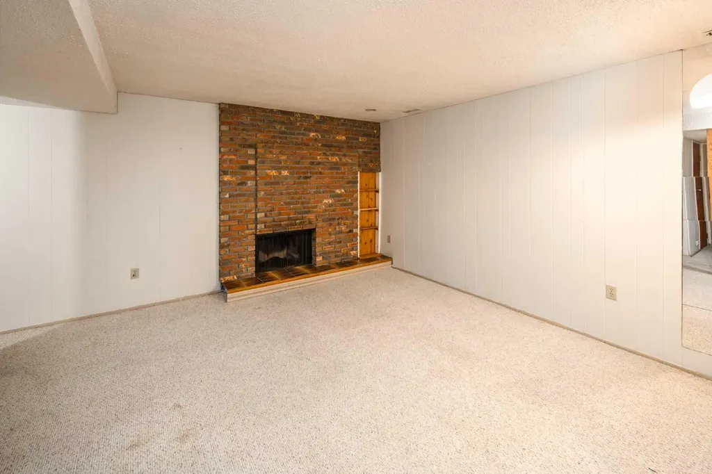 200 Edgedale Way NW Calgary AB T3A 2P9