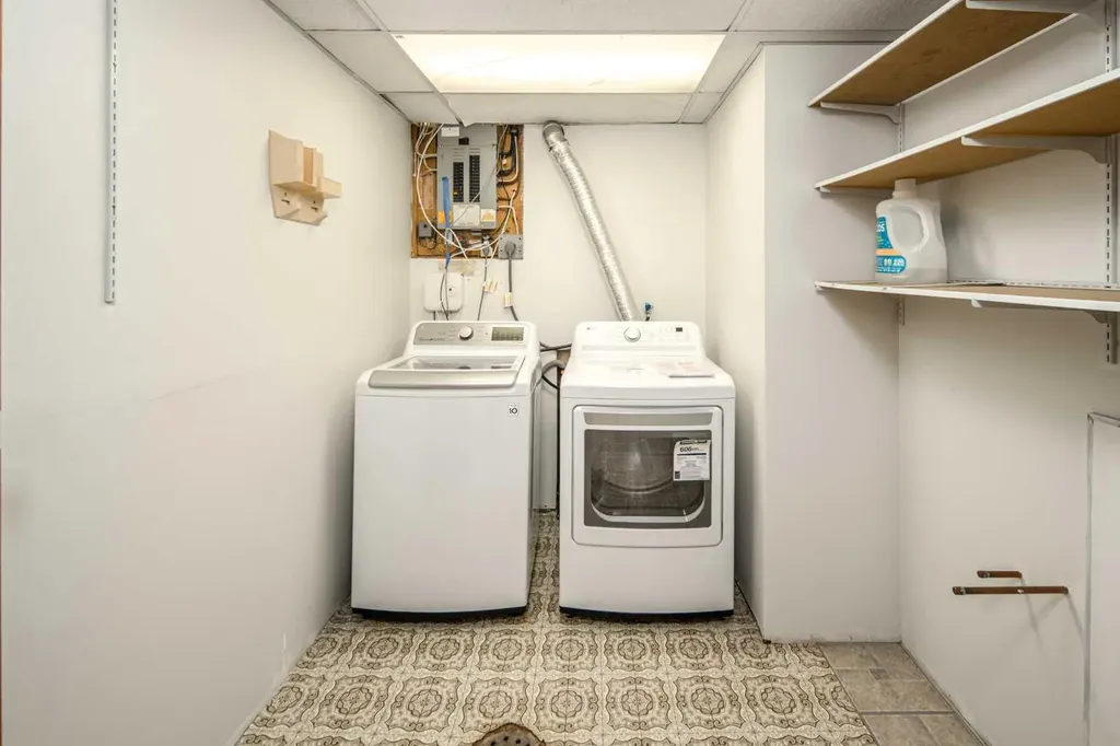 200 Edgedale Way NW Calgary AB T3A 2P9