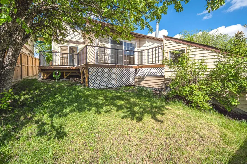 200 Edgedale Way NW Calgary AB T3A 2P9