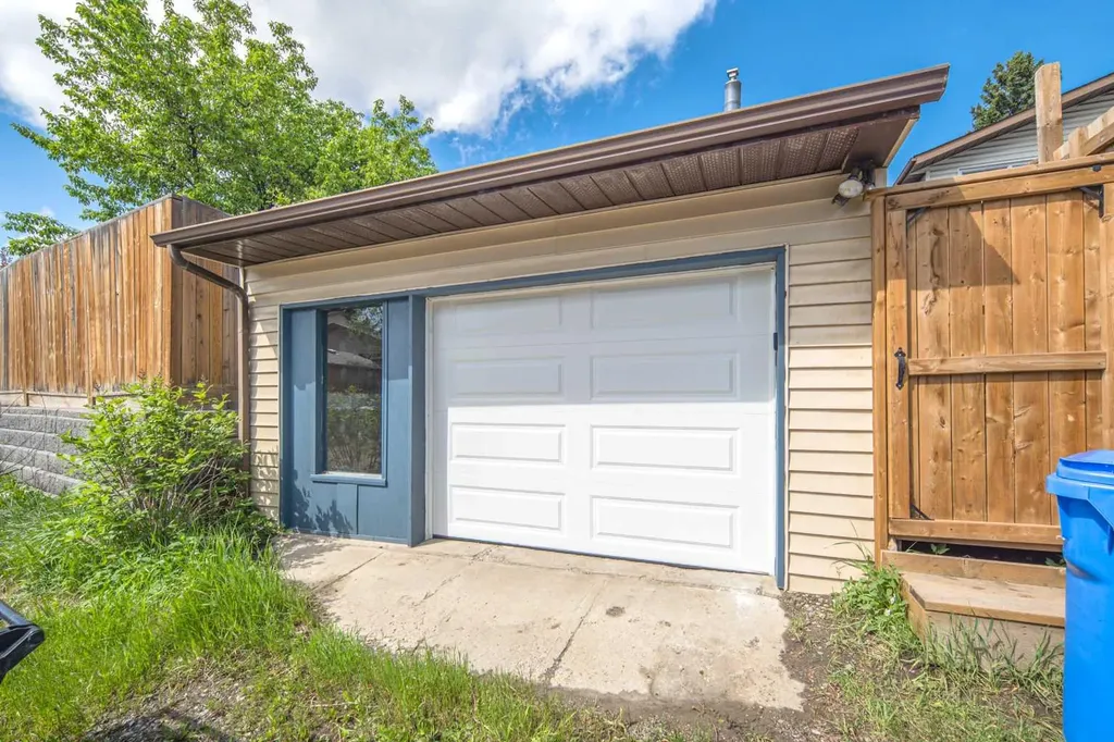 200 Edgedale Way NW Calgary AB T3A 2P9