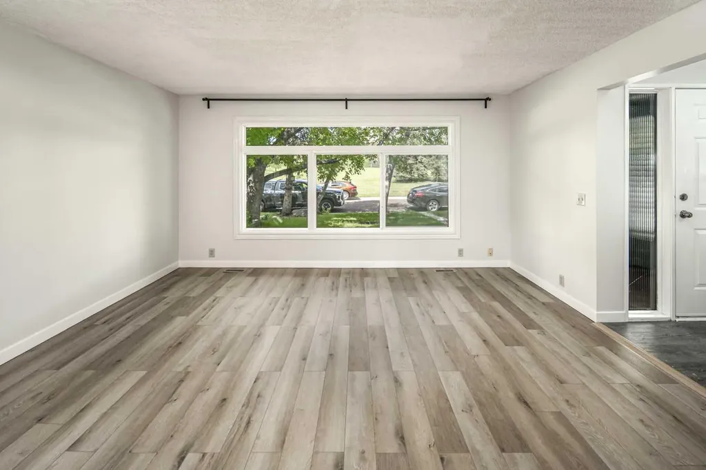 200 Edgedale Way NW Calgary AB T3A 2P9