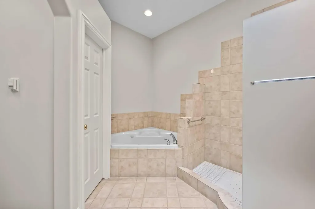 4580 Hamptons Way NW Calgary AB T3A 6B6