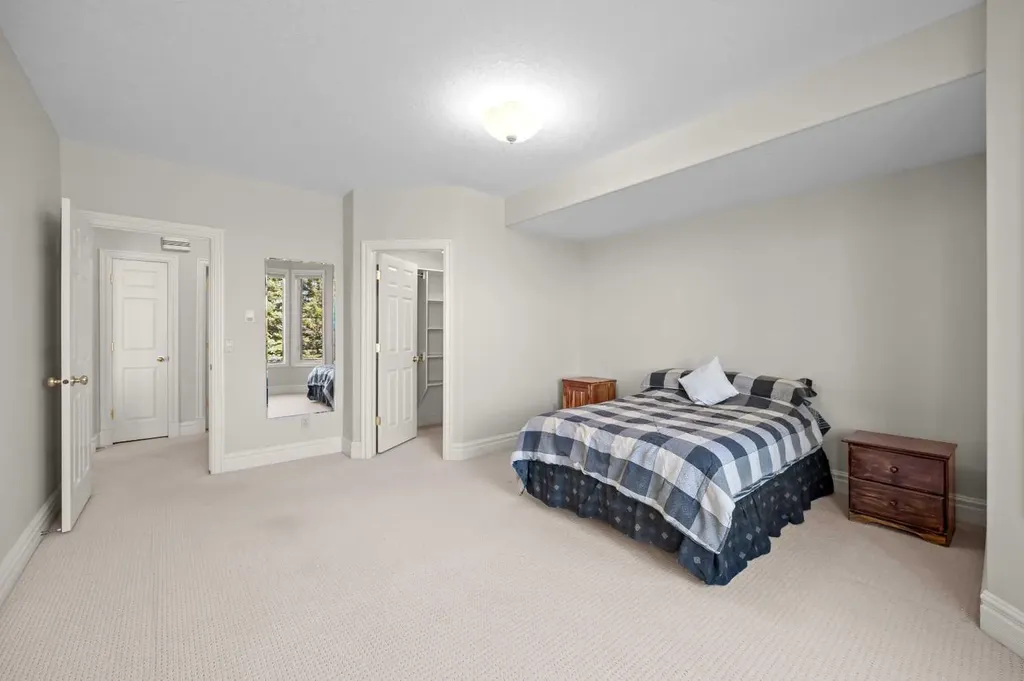 4580 Hamptons Way NW Calgary AB T3A 6B6