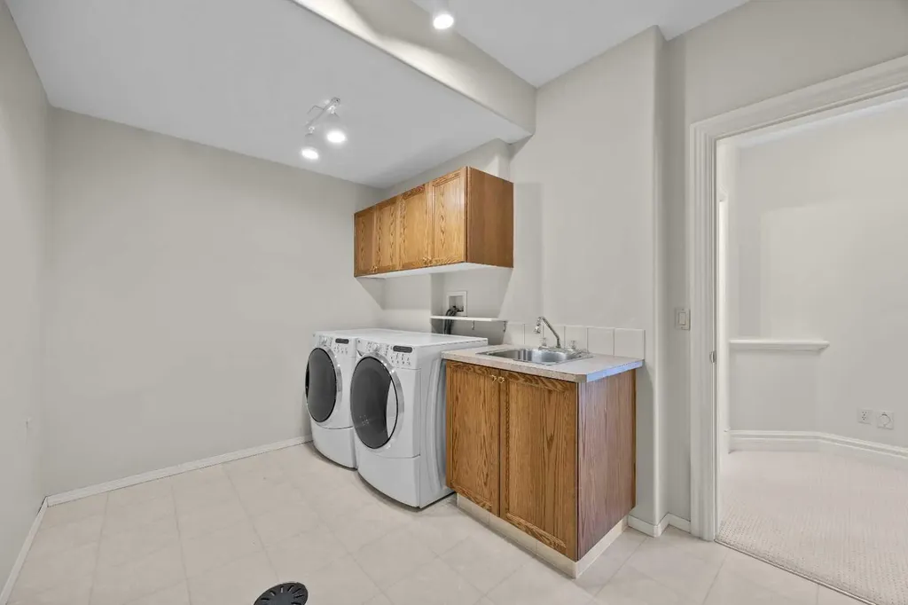 4580 Hamptons Way NW Calgary AB T3A 6B6