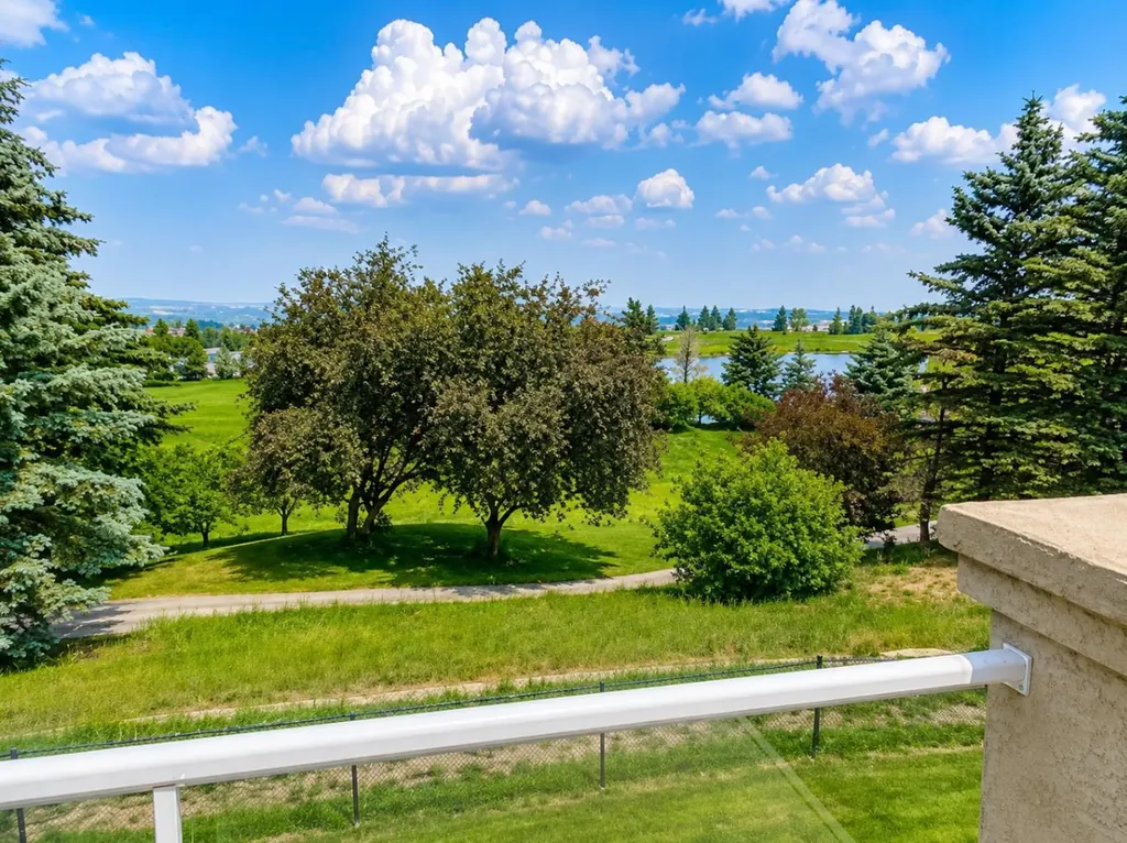 4580 Hamptons Way NW Calgary AB T3A 6B6