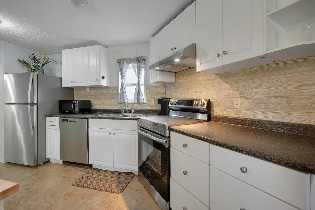 301 Stanley Avenue Okotoks AB T1S 1M5
