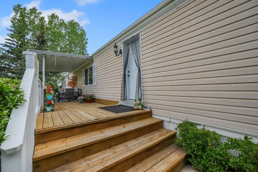 301 Stanley Avenue Okotoks AB T1S 1M5
