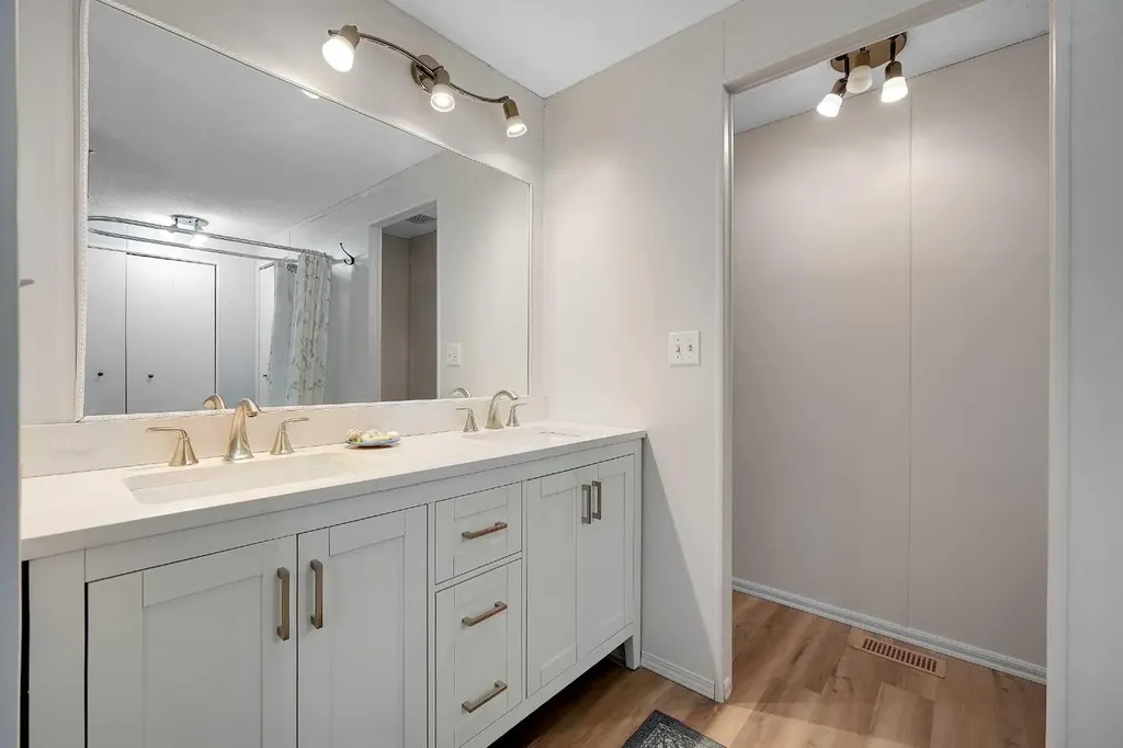 301 Stanley Avenue Okotoks AB T1S 1M5